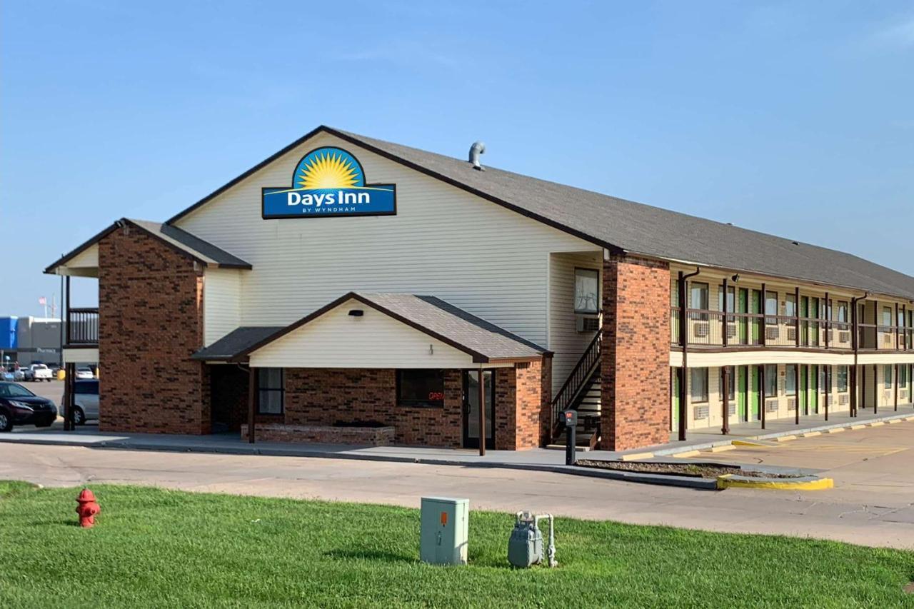 Days Inn By Wyndham Pratt Exterior foto