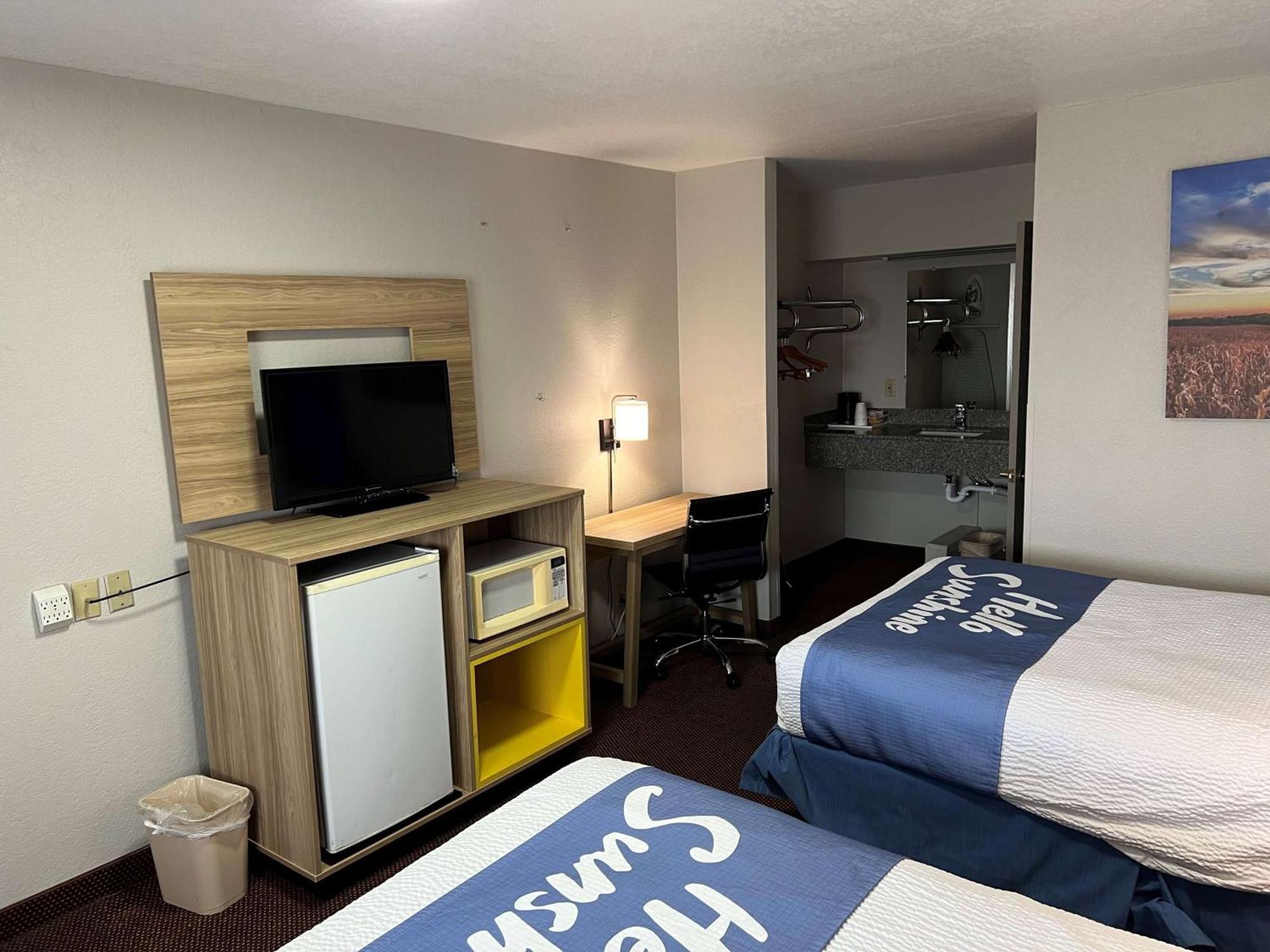 Days Inn By Wyndham Pratt Exterior foto