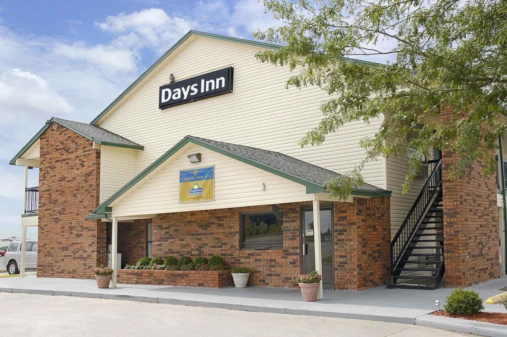 Days Inn By Wyndham Pratt Exterior foto