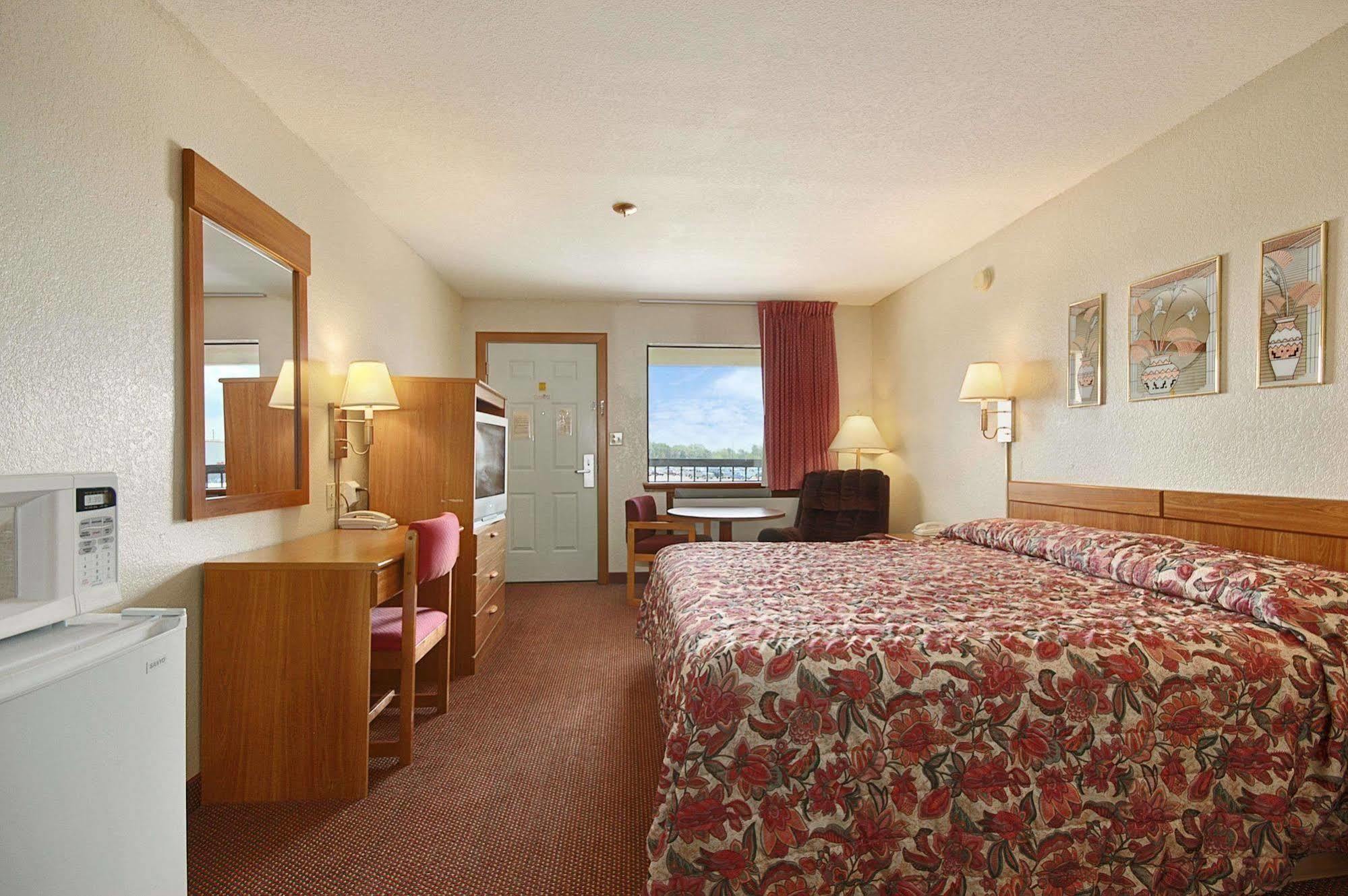 Days Inn By Wyndham Pratt Quarto foto